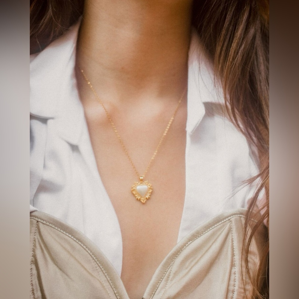 En Route x Best Dressed Pendant